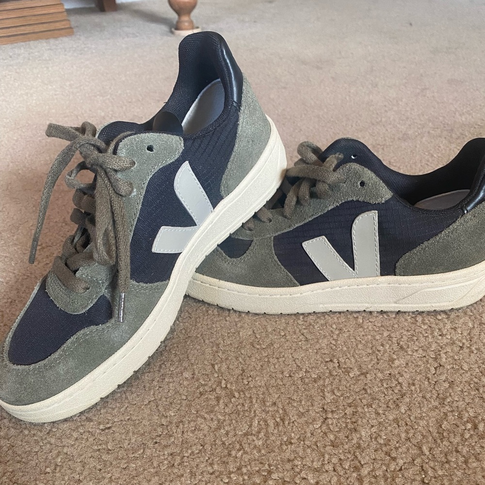 Veja Men's Low-Top Suede & Mesh Sneakers in Olive Green, Navy & White